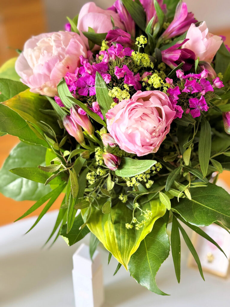 Seelenglück 19/25- sie nannten sie Spargel-lifewithaglow- Blumenstrauß mit Pfingstrosen Seelenglück 19/25- sie nannten sie Spargel-lifewithaglow- Blumenstrauß mit Pfingstrosen