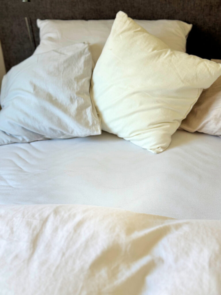 Seelenglück 19/25- sie nannten sie Spargel-lifewithaglow- weiße Bettwäsche Seelenglück 19/25- sie nannten sie Spargel-lifewithaglow- weiße Bettwäsche