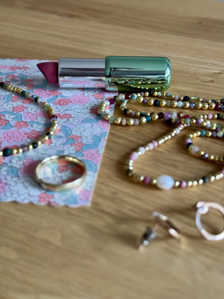 Outfitinspirationen 42. Woche 25-golden und grau-lifewithaglow-Jeggings-Bluse in rosé-Heattech Longsleeve-Sneaker Outfitinspirationen 42. Woche 25-golden und grau-lifewithaglow-Jeggings-Bluse in rosé-Heattech Longsleeve-Sneaker