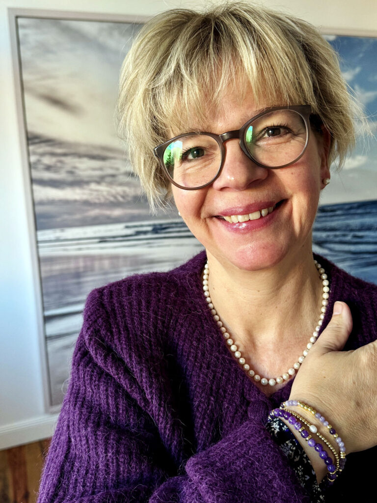 Outfit der Woche-Lila Cardigan-Blümchenkleid-lifewithaglow Outfit der Woche-Lila Cardigan-Blümchenkleid-lifewithaglow