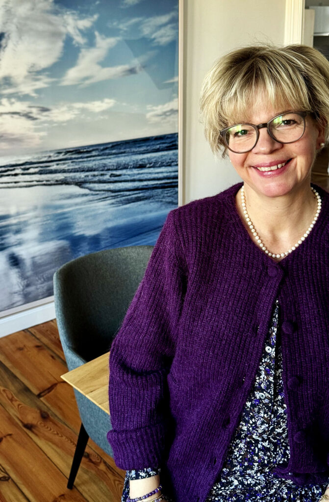 Outfit der Woche-Lila Cardigan-Blümchenkleid-lifewithaglow Outfit der Woche-Lila Cardigan-Blümchenkleid-lifewithaglow