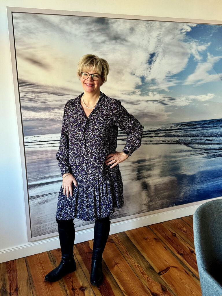 Outfit der Woche-Lila Cardigan-Blümchenkleid-lifewithaglow Outfit der Woche-Lila Cardigan-Blümchenkleid-lifewithaglow